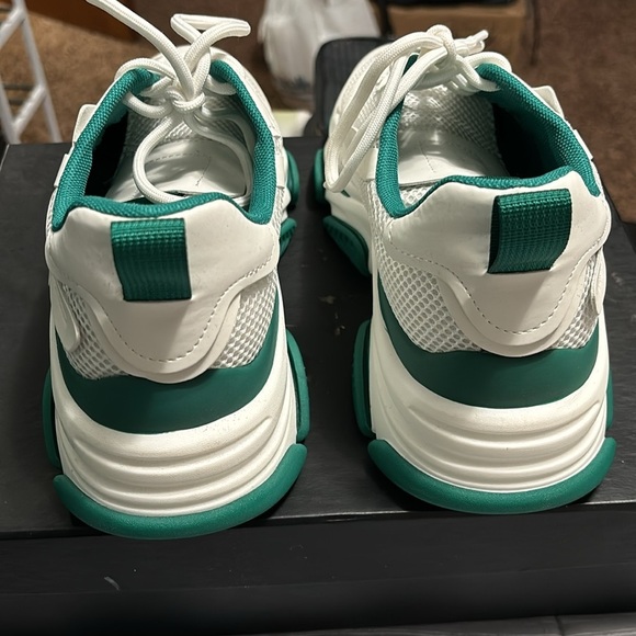 Steve Madden athletic shoes - Picture 4 of 5